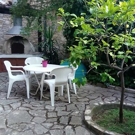 The Alley Holiday House בית נופש *