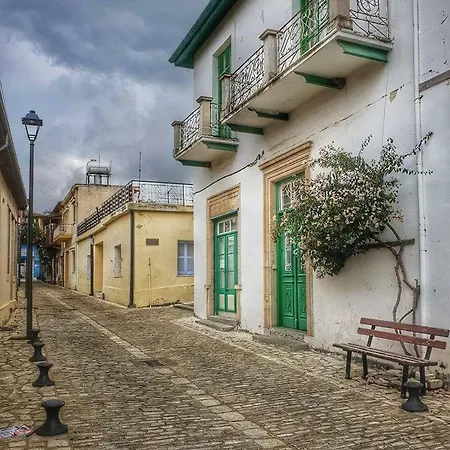 The Alley Holiday House